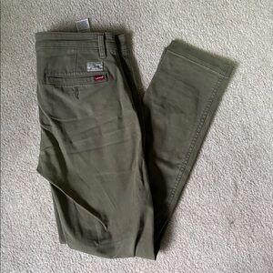 Levi’s Chino olive green w30 l32